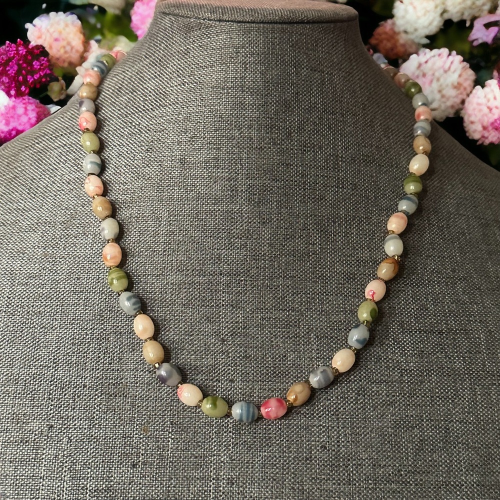 Vintage multi color swirly bead necklace